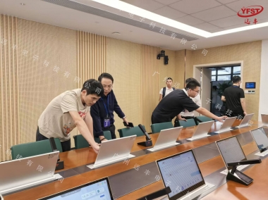 廣州公用事業(yè)技師學(xué)院無(wú)紙化會(huì )議室